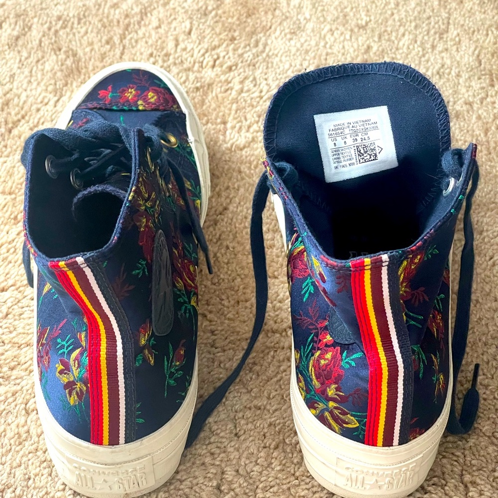 Converse shoes, size 8 Women